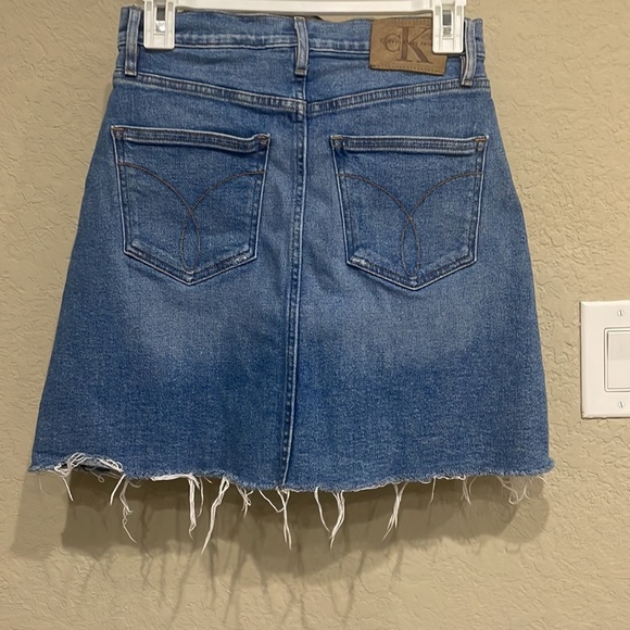 CK Jean Skirt with frayed hem size 26 top to bottom 17”new condition never worn - Picture 4 of 5
